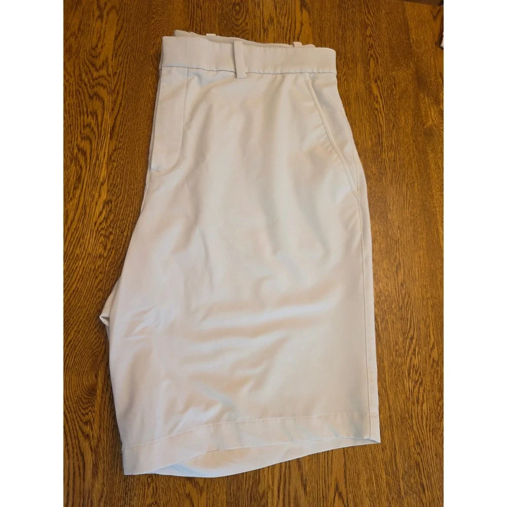 Nike Golf Mens Shorts White Performance Flat Front Size 38 Active Dri Fit Resort
